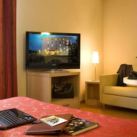 Hotel Ibis Styles Lyon Stadium Meyzieu